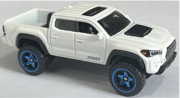 Hot Wheels '20 Toyota Tacoma (Blanco) 2023 207/250